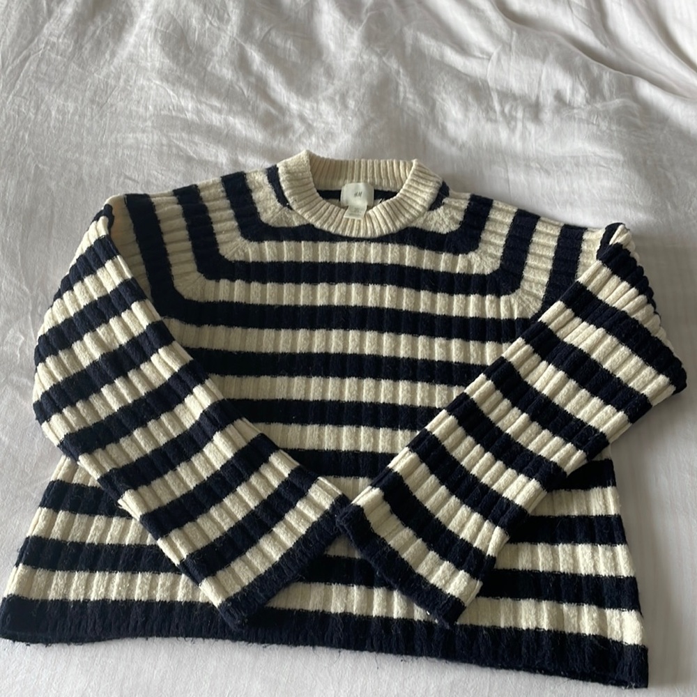 H&M wide sleeve sweater